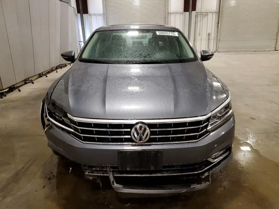 2017 VOLKSWAGEN PASSAT SE  