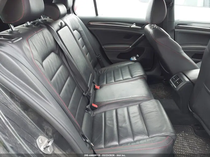 2015 VOLKSWAGEN GOLF GTI 2.0T SE 4-DOOR