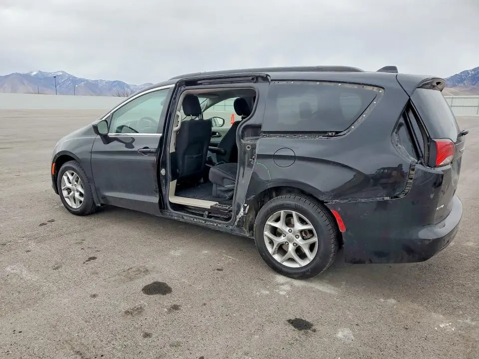 2018 CHRYSLER PACIFICA TOURING  