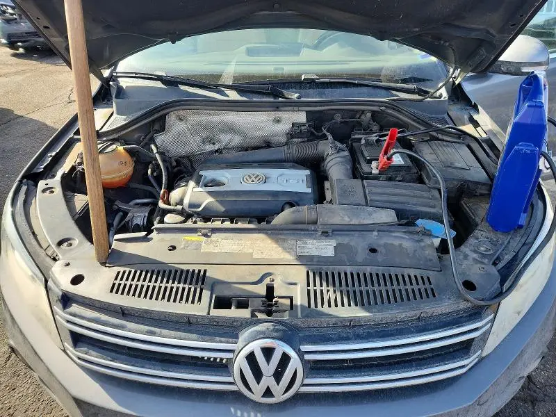 2013 VOLKSWAGEN TIGUAN S  