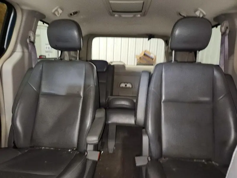 2010 VOLKSWAGEN ROUTAN SE  