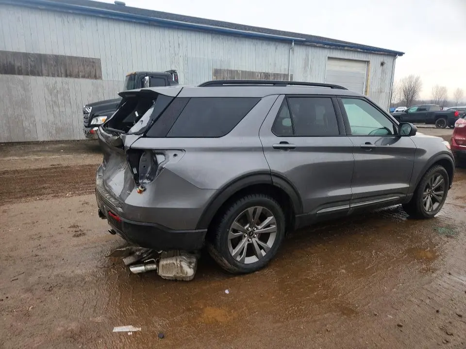 2021 FORD EXPLORER XLT  