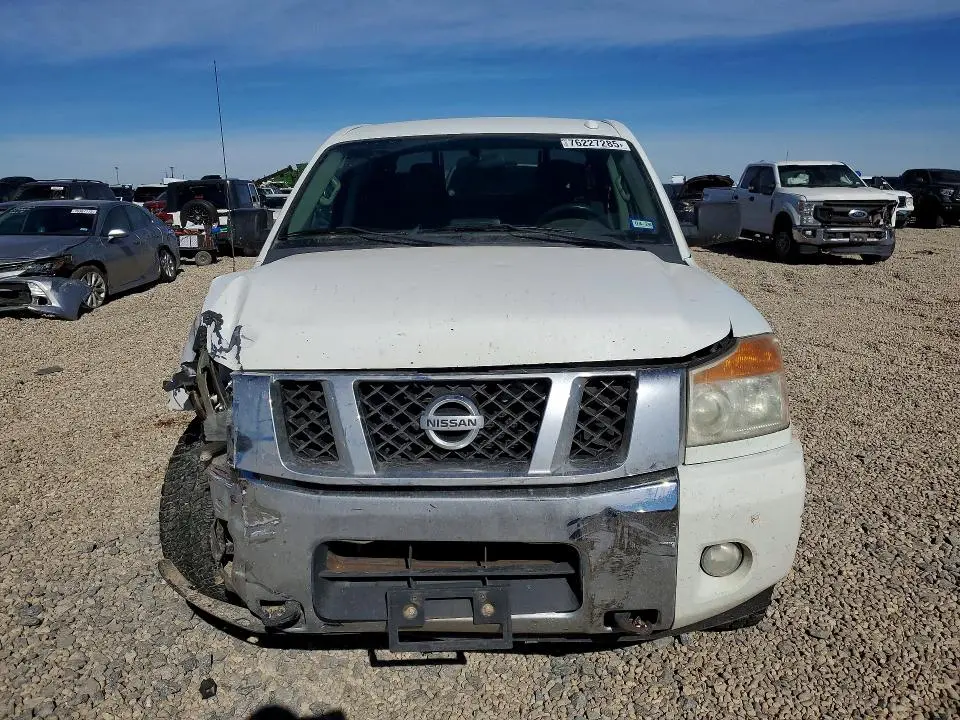 2015 NISSAN TITAN SV  