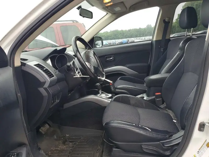 2013 MITSUBISHI OUTLANDER SE  