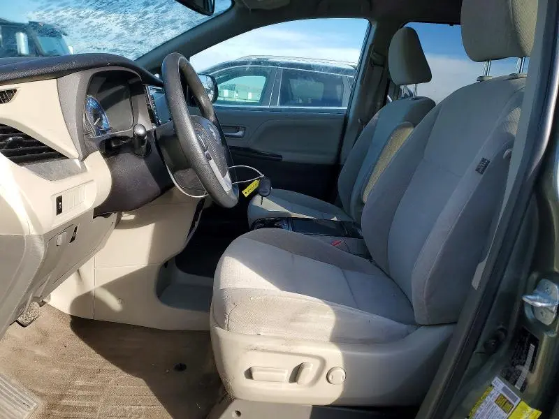 2018 TOYOTA SIENNA LE  