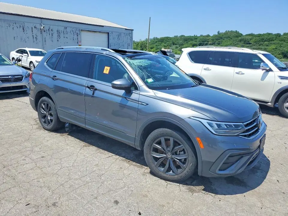 2022 VOLKSWAGEN TIGUAN SE  