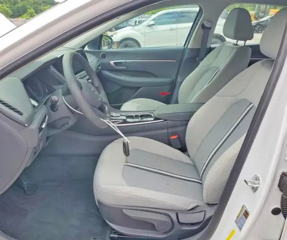 2021 HYUNDAI SONATA SE  