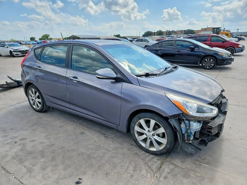 2014 HYUNDAI ACCENT SE  