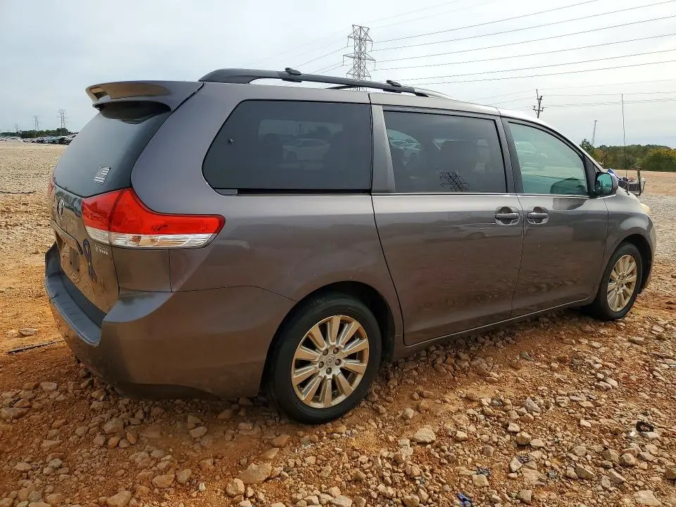 2012 TOYOTA SIENNA LE  