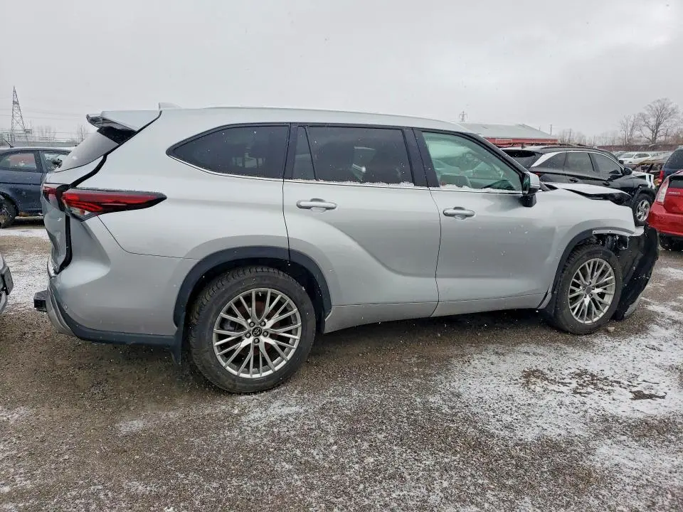 2024 TOYOTA HIGHLANDER LE  