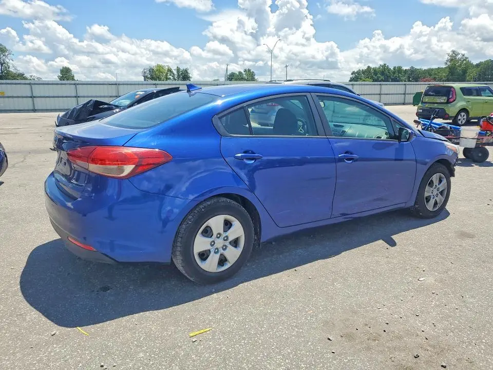 2017 KIA FORTE LX  