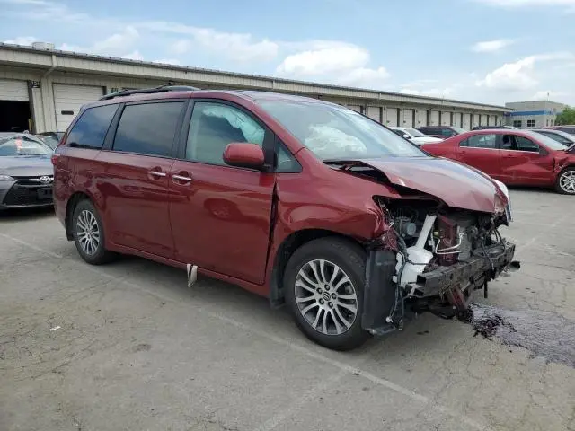 2019 TOYOTA SIENNA XLE  