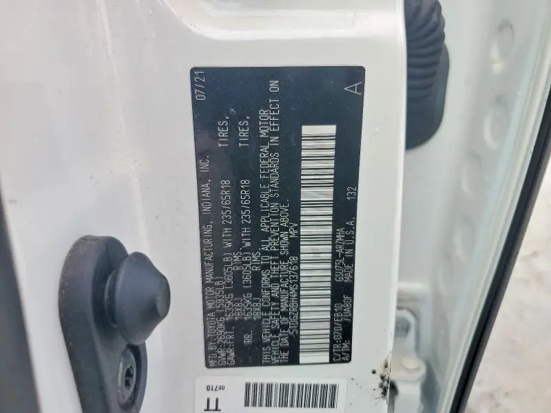 2021 TOYOTA HIGHLANDER XLE  