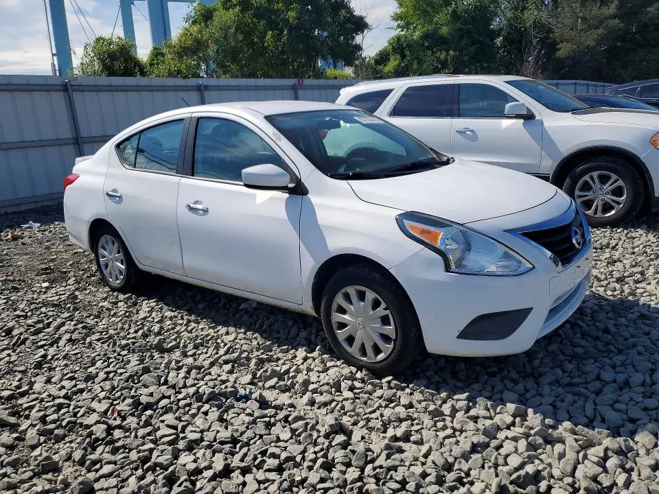 2019 NISSAN VERSA SV  