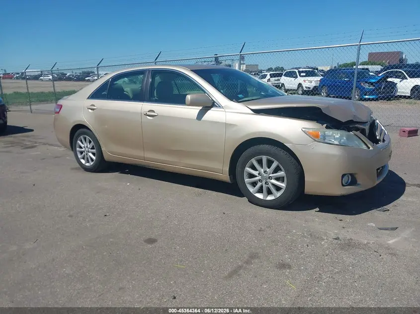 2011 TOYOTA CAMRY XLE V6