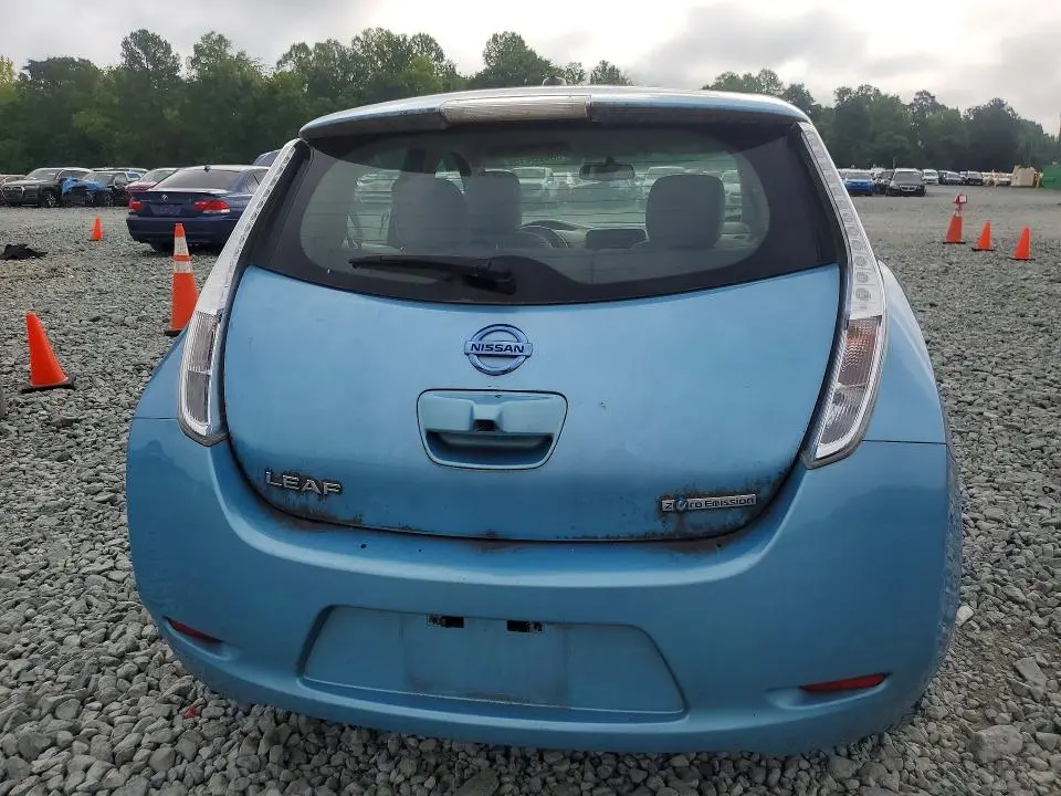 2015 NISSAN LEAF SV  