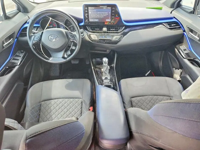 2021 TOYOTA C-HR XLE  