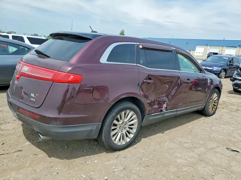 2011 LINCOLN MKT   
