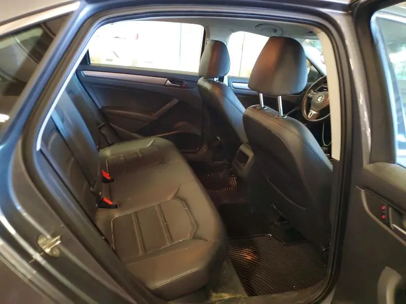 2015 VOLKSWAGEN PASSAT S  