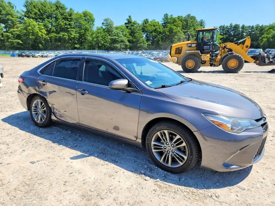 2017 TOYOTA CAMRY SE  