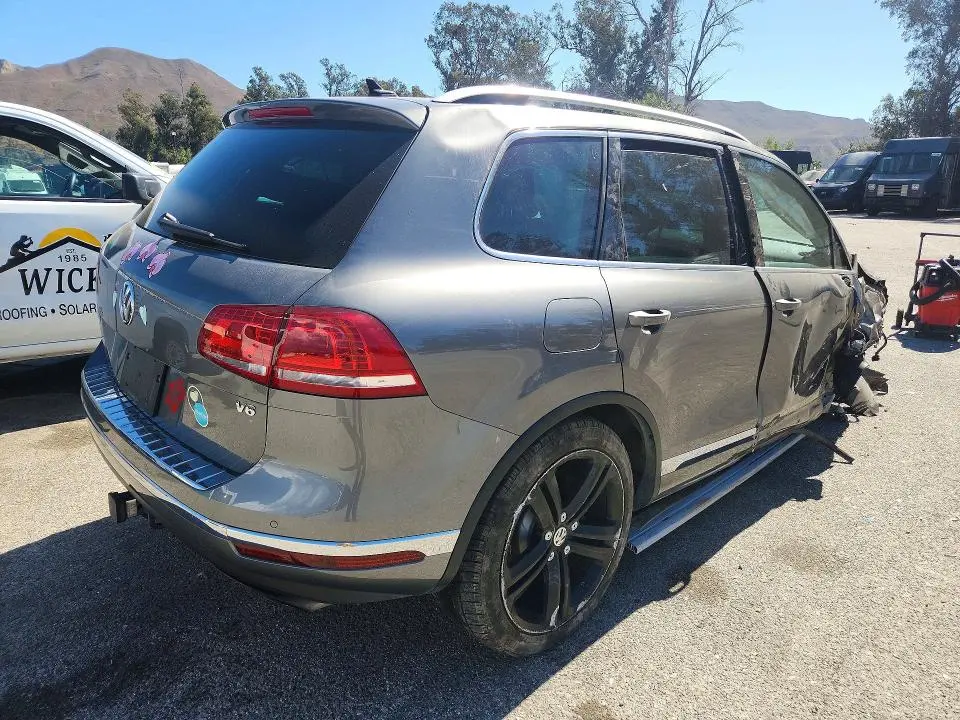 2017 VOLKSWAGEN TOUAREG EXECUTIVE  