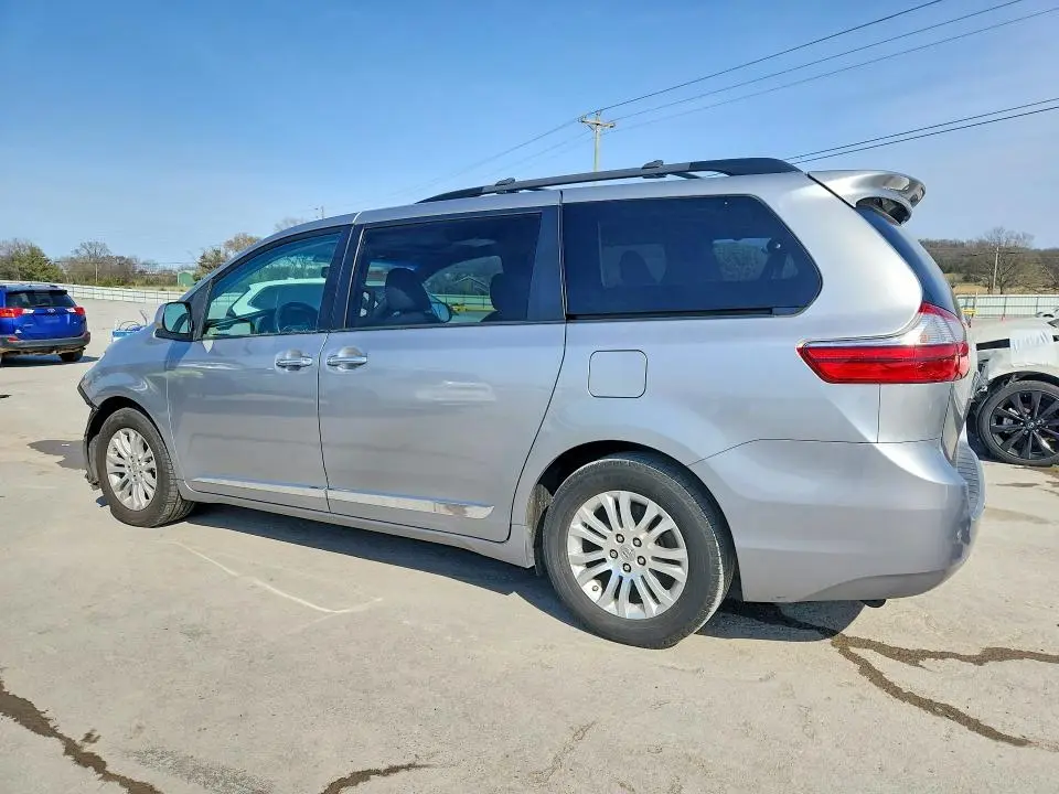 2016 TOYOTA SIENNA XLE 8-PASSENGER  