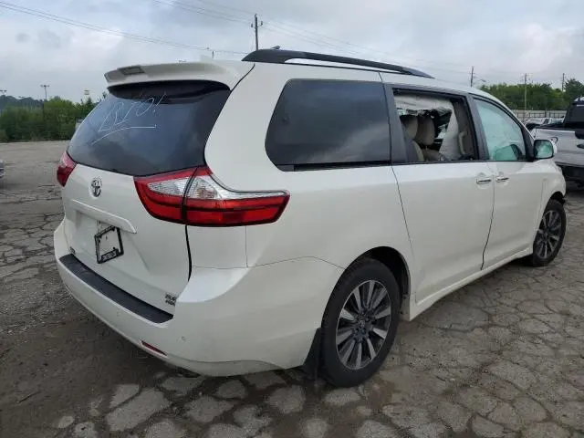 2018 TOYOTA SIENNA XLE  
