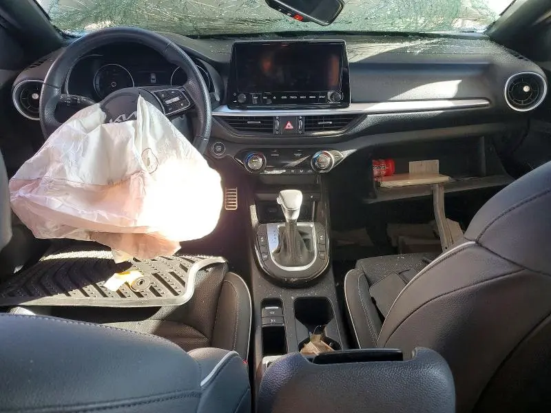 2024 KIA FORTE GT LINE  