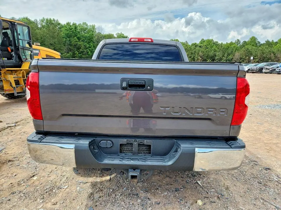 2018 TOYOTA TUNDRA CREWMAX SR5  