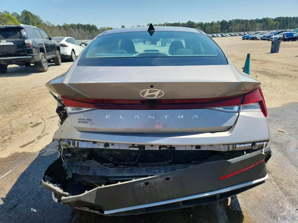 2024 HYUNDAI ELANTRA SEL  