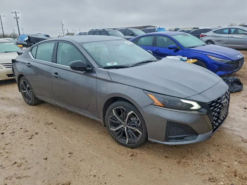 2024 NISSAN ALTIMA SR  