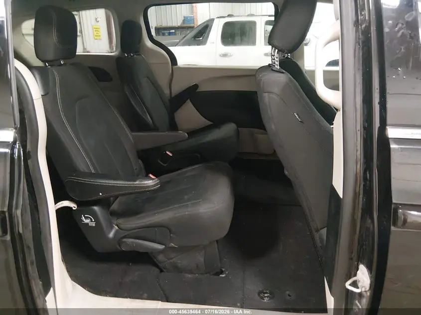 2020 CHRYSLER VOYAGER LX
