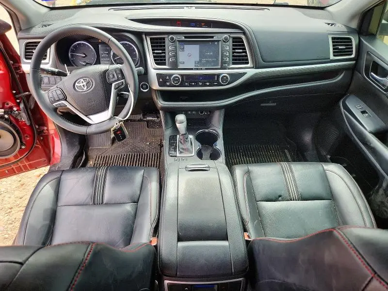2019 TOYOTA HIGHLANDER SE  