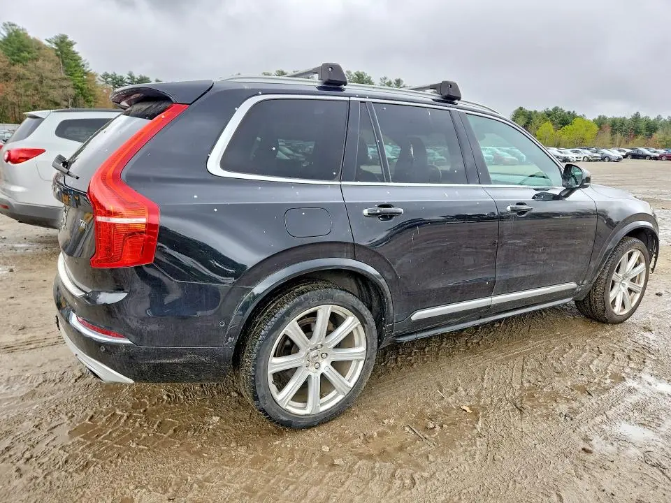 2017 VOLVO XC90 T6  