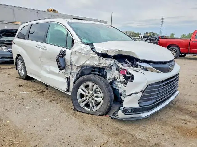 2026 TOYOTA SIENNA XLE 7 PASSENGER  