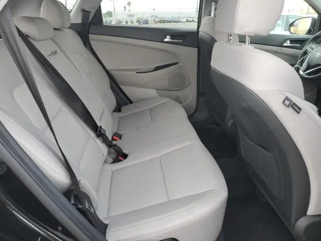 2021 HYUNDAI TUCSON SE  