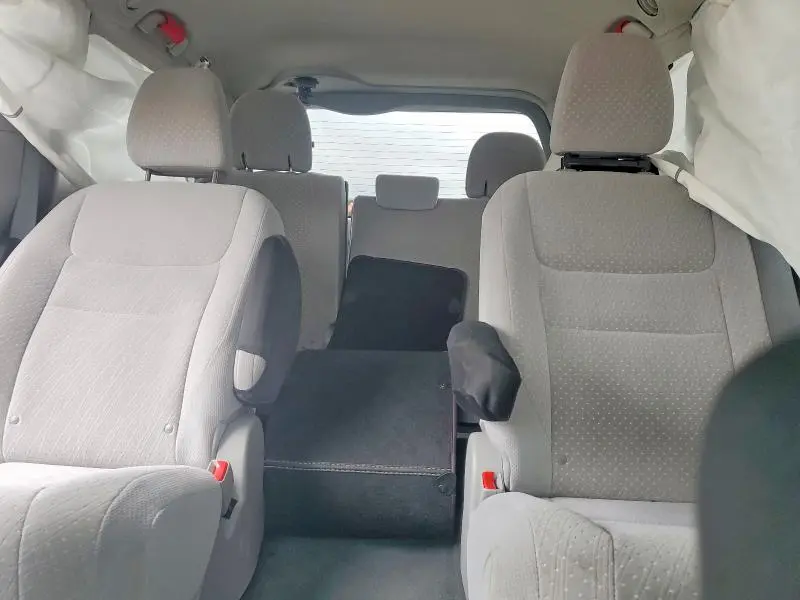 2019 TOYOTA SIENNA LE  