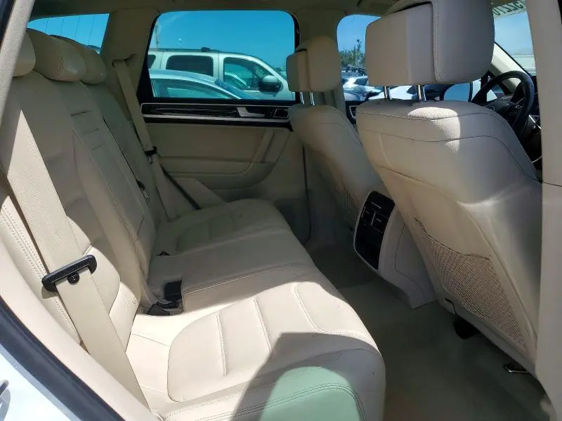 2013 VOLKSWAGEN TOUAREG V6  