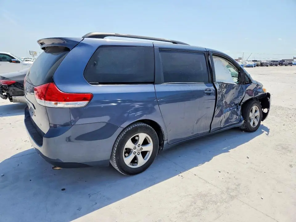 2013 TOYOTA SIENNA LE  