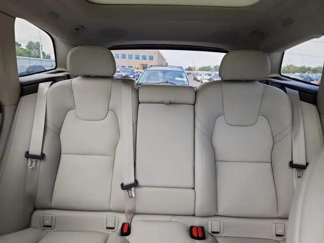 2024 VOLVO XC60 PLUS  