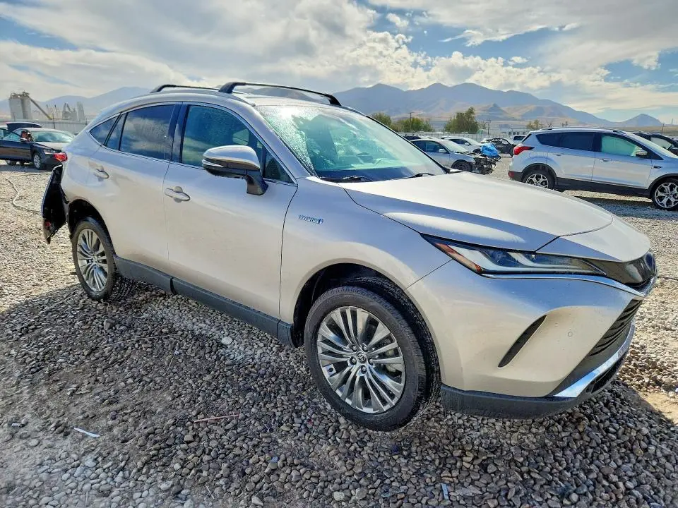 2021 TOYOTA VENZA XLE  