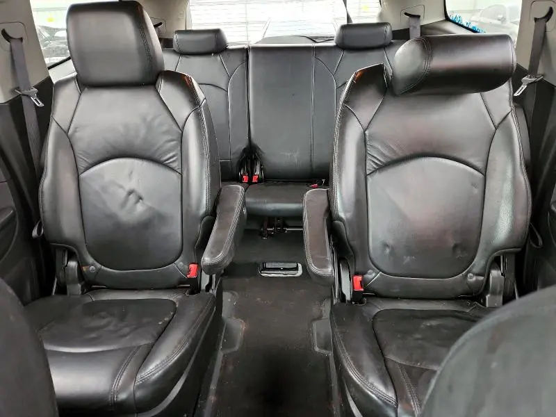 2011 CHEVROLET TRAVERSE LT  