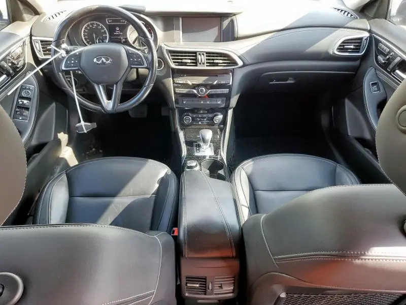 2017 INFINITI QX30 BASE  