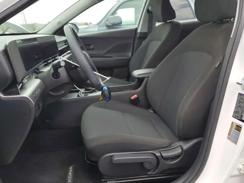 2025 HYUNDAI KONA SE  