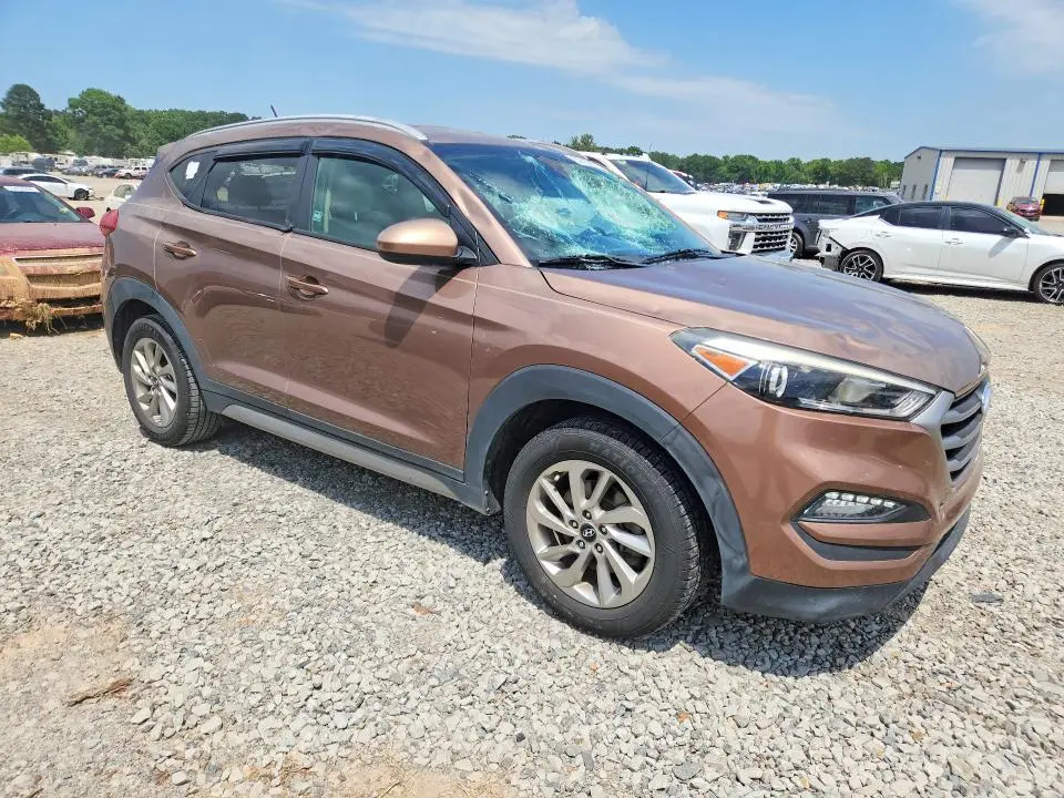 2017 HYUNDAI TUCSON SE  