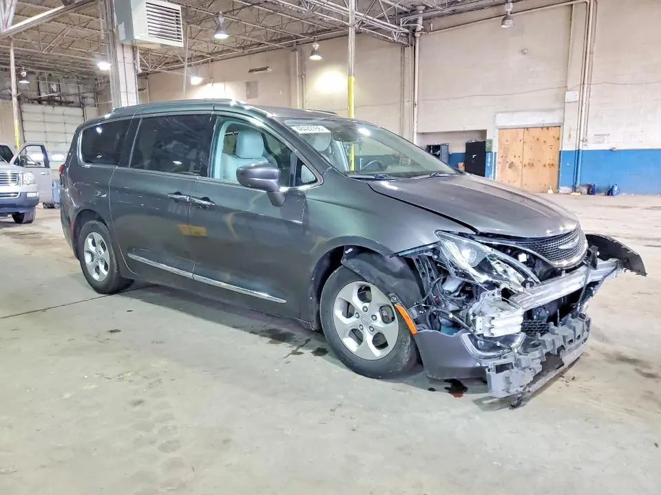 2017 CHRYSLER PACIFICA TOURING L PLUS  