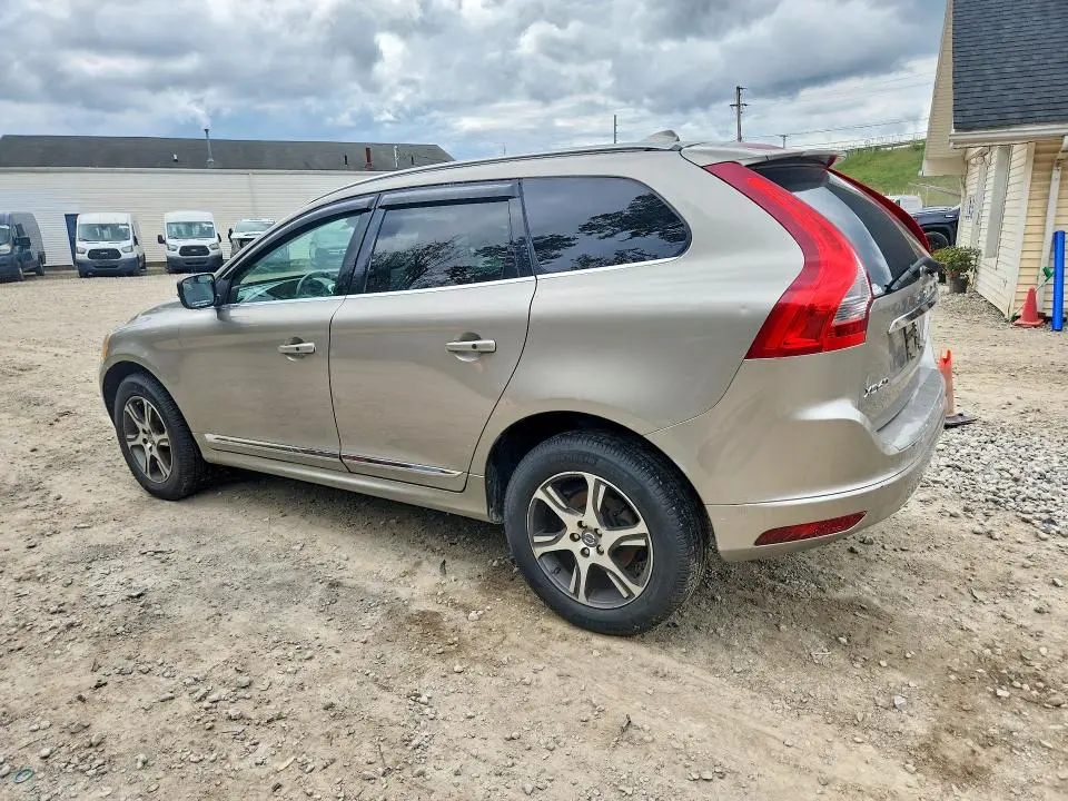 2015 VOLVO XC60 T6 PREMIER+  