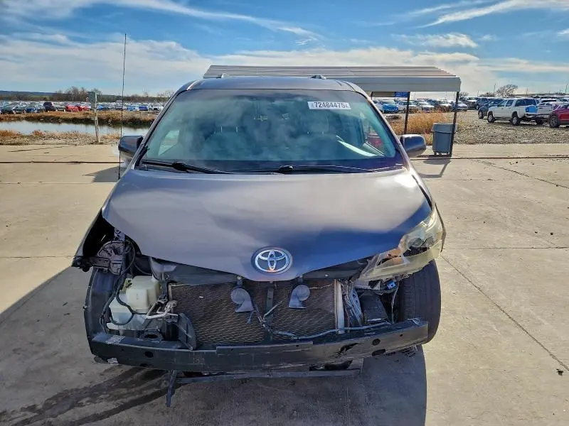 2014 TOYOTA SIENNA LE  