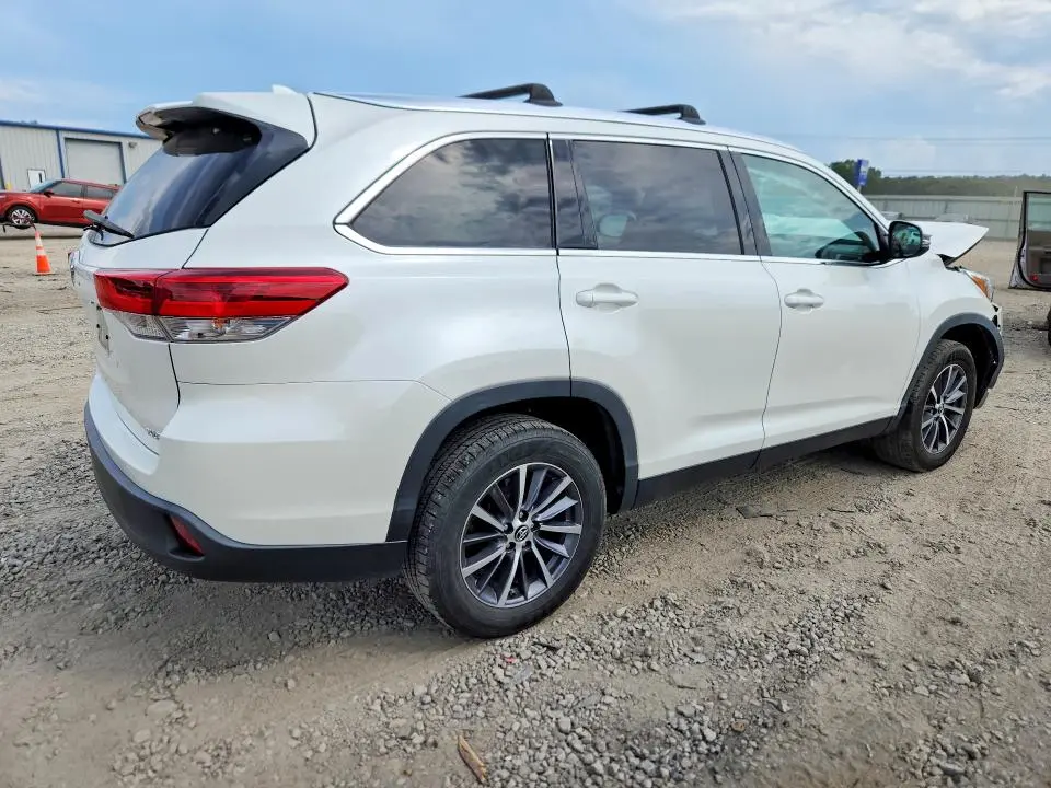 2019 TOYOTA HIGHLANDER XLE  