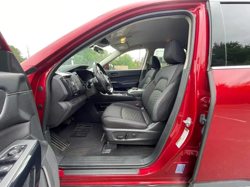 2023 NISSAN PATHFINDER SV  